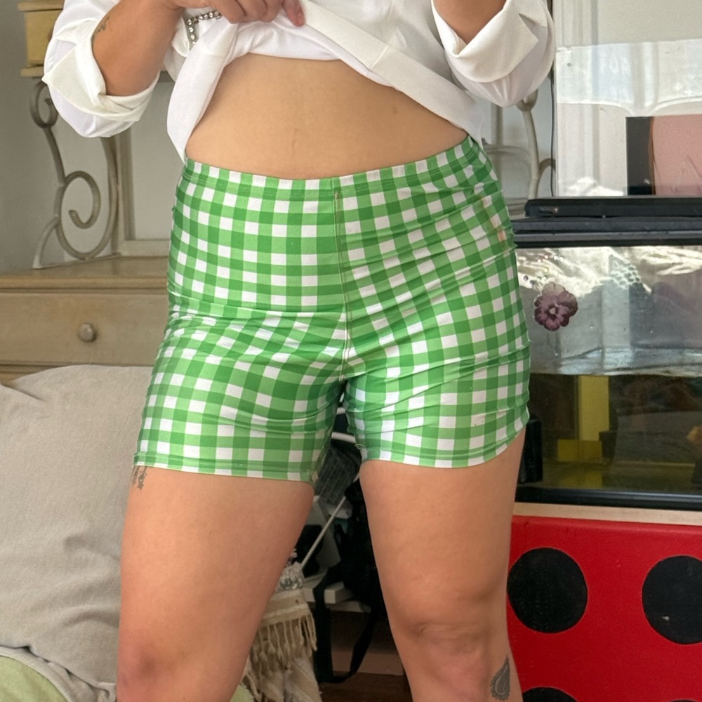 🍏 Green Gingham Bike Shorts - Picture 2 of 6